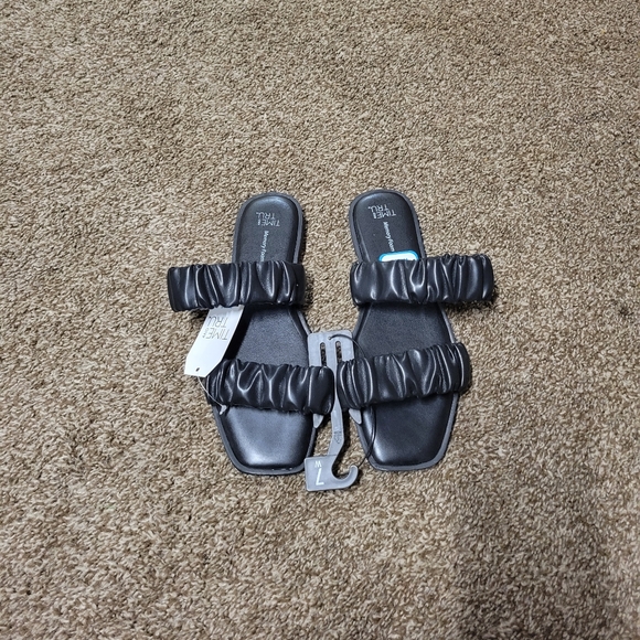 Women memory foam sandals size 7 wide - Picture 2 of 3